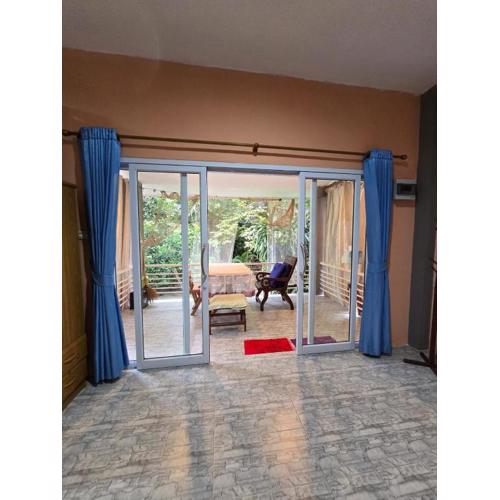 Cozy Modern House, Top Spot