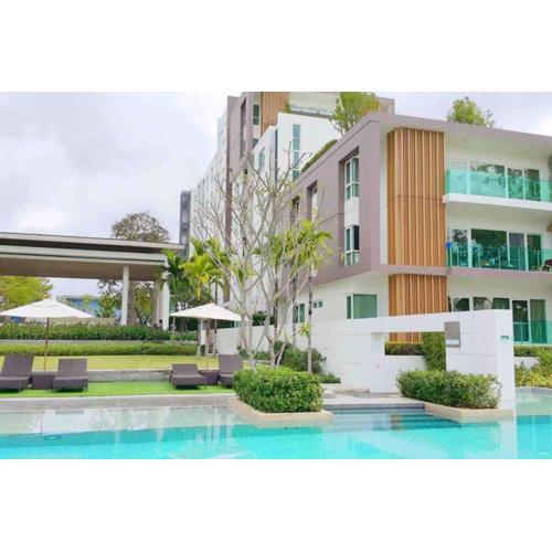 Cozy modern room with stunning lake & mountain view