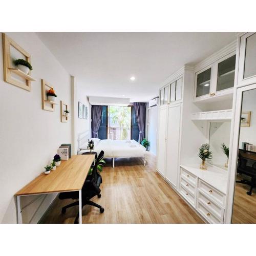 Cozy Private Family Apartment in Bangkok CBD Silom-Sathorn - 240m to BTS Saint Louis