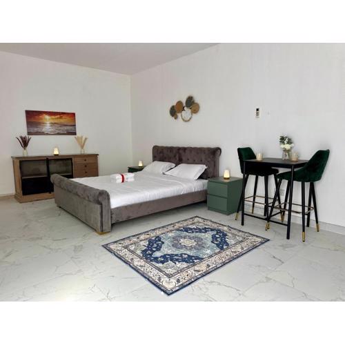 Cozy private room in Jumeirah villa near the Beach