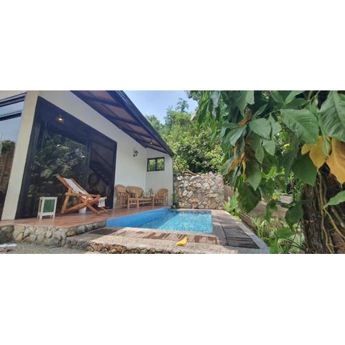 Cozy quiet 1BR loft type cabin with own minipool