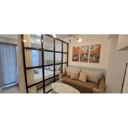 Cozy room at Brenthill Condominium