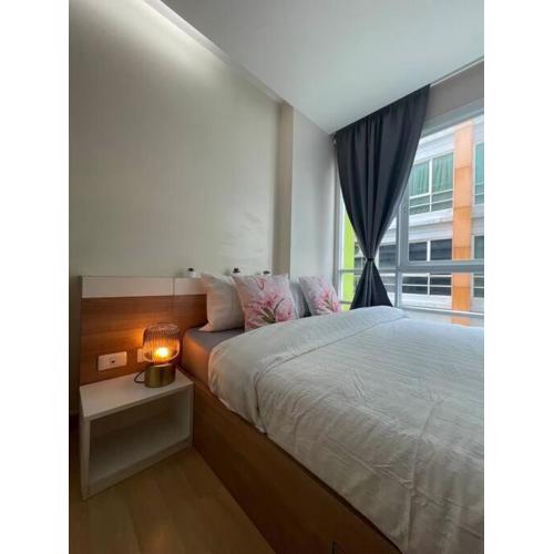 Cozy room at Huai Khwang close to MRT