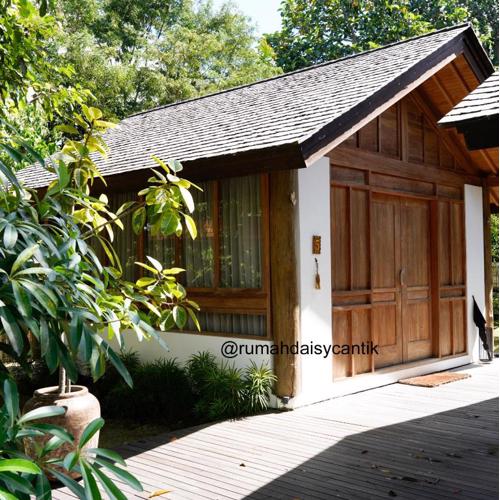 Cozy Room Monkey View in Kaba-Kaba