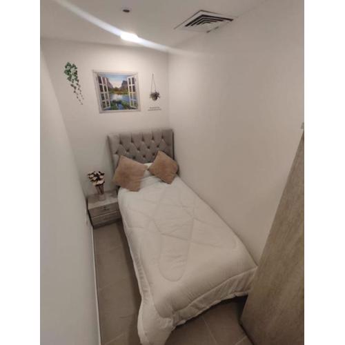 Cozy single bed partition