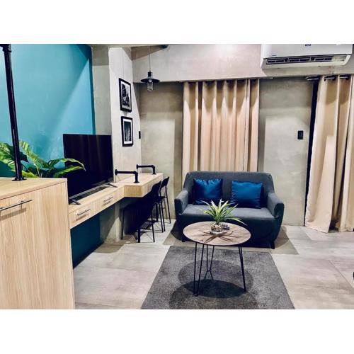 Cozy Spacious Pet Friendly Unit with Netflix Pool Gym
