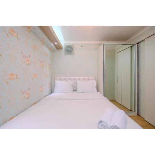 Cozy Stay 2BR Bassura City Apartment By Travelio