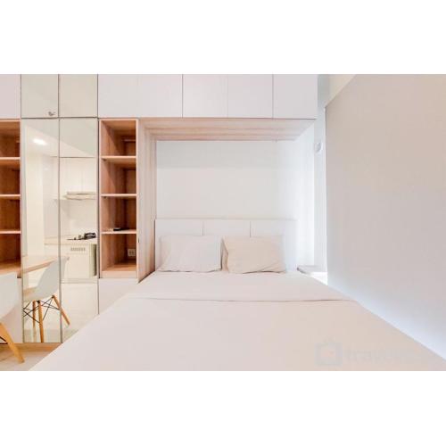 Cozy Stay and Simply Studio at Sky House BSD Apartment By Travelio