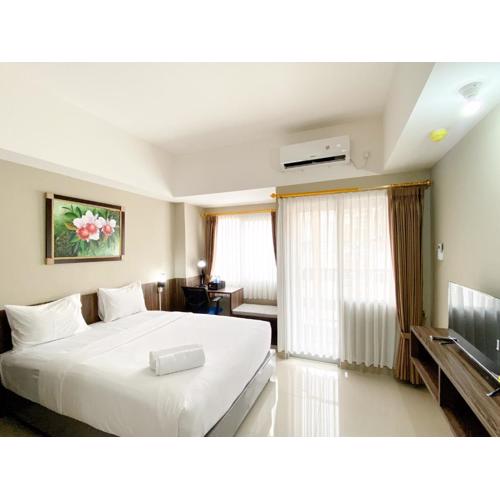 Cozy Stay Studio Apartment at Gateway Park LRT City Jatibening By Travelio