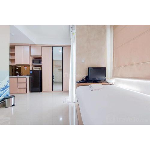 Cozy Stay Studio Room Apartment at B Residence By Travelio