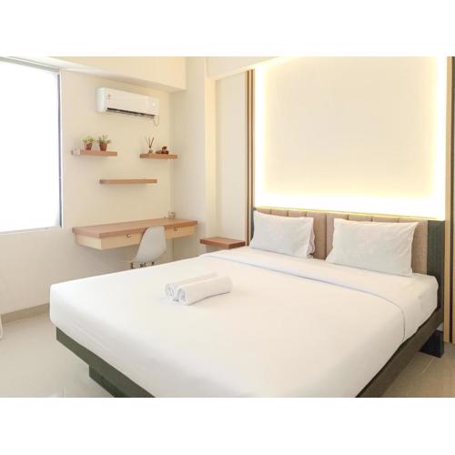 Cozy Stay Studio Room at Altuz Seturan Yogyakarta Apartment By Travelio