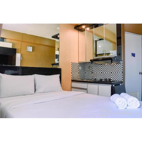 Cozy Stay Studio Room at Green Pramuka City Apartment By Travelio