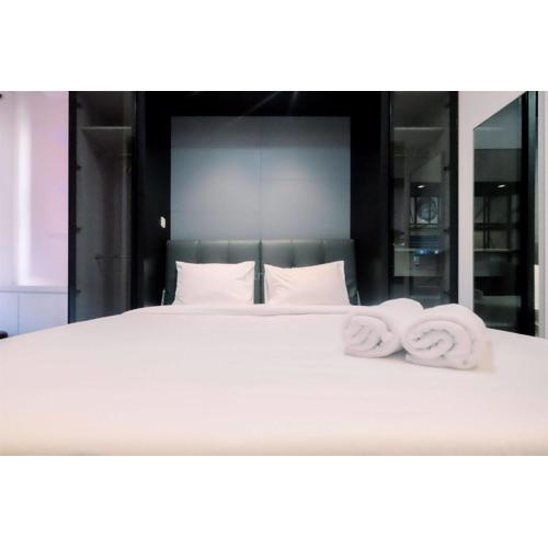 Cozy Stay Studio Transpark Cibubur Apartment By Travelio