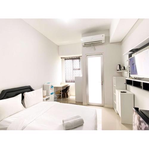 Cozy Stay Studio Transpark Juanda Bekasi Timur Apartment By Travelio