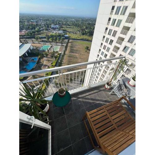 Cozy Studio 5 Mins to Sky Ranch with Pool & View