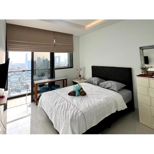 Cozy Studio Apartment with Balcony