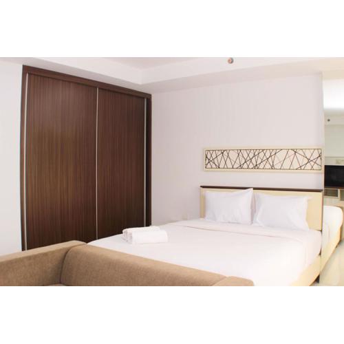 Cozy Studio at Azalea Suites Apartment By Travelio
