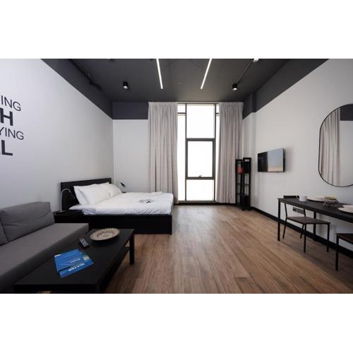 Cozy Studio for work Studio by Spacey Duqm 91