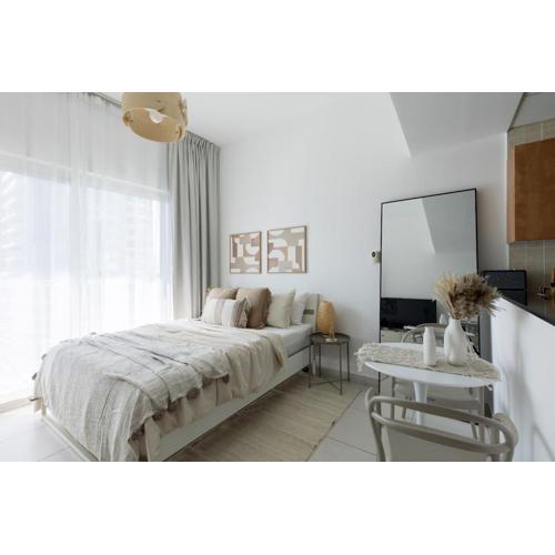 Cozy Studio in Marina View Tower with Balcony