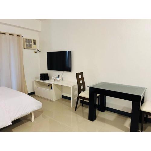 Cozy Studio in Paraaque - Perfect for Transients and Long-Stayers Alike