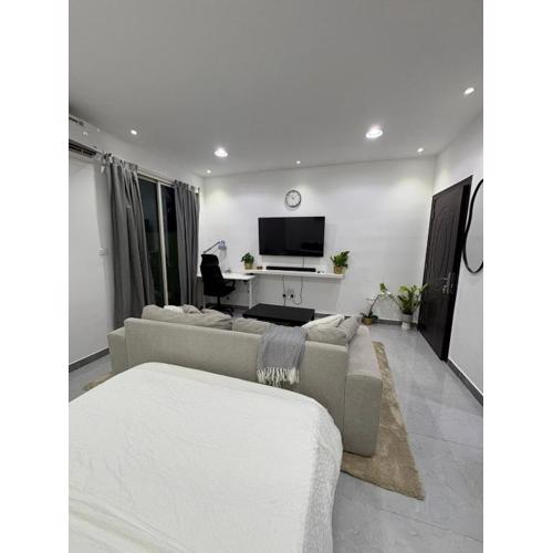 Cozy Studio Near Al Wahda Mall
