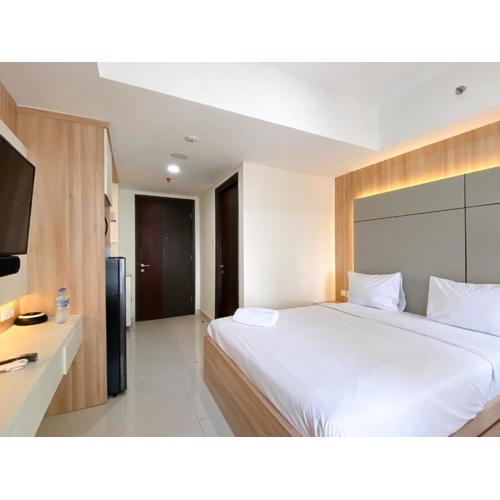 Cozy Studio Room Apartment at Pollux Chadstone By Travelio