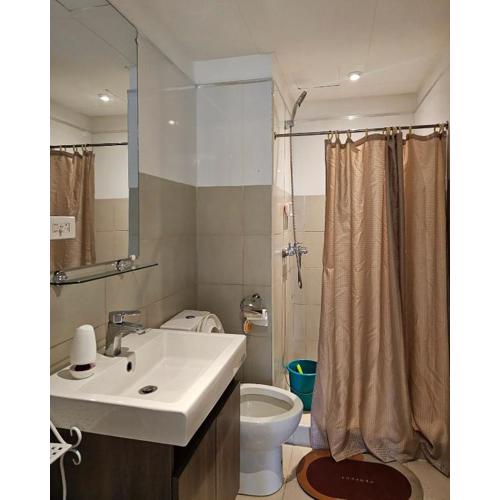 Cozy Studio Unit Near Mines View