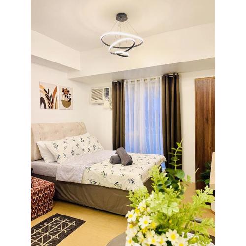 Cozy Studio w/ balcony at Centrio Towers beside Ayala Mall