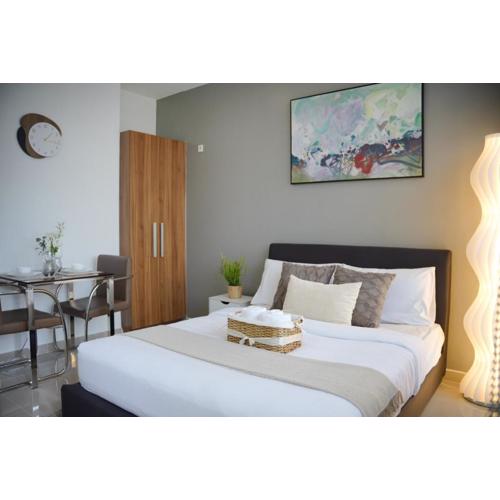 Cozy Studio with City View & Pool Access in Makati