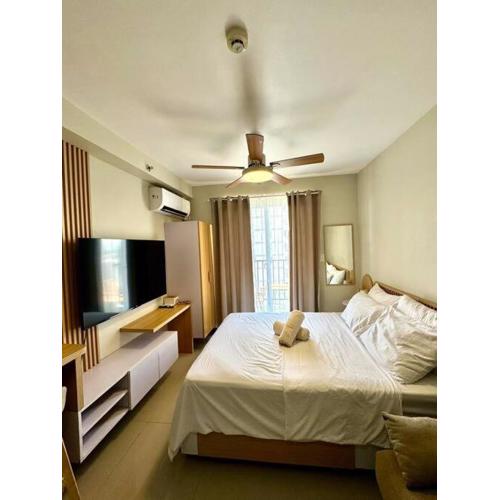 Cozy studio with pool and balcony near airport