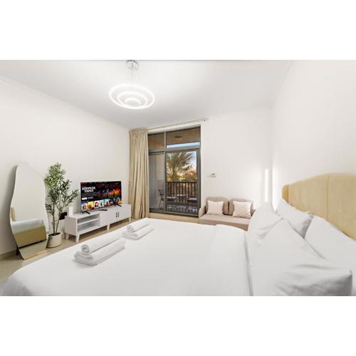 Cozy Studio with Scenic Canal Views