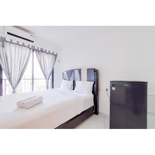 Cozy Style Studio Room at High Floor Sky House BSD Apartment By Travelio