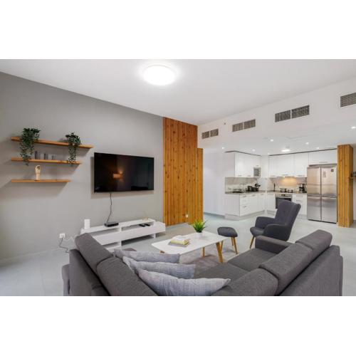 Cozy & Stylish 2BR, Heart of JBR, Walk to Beach