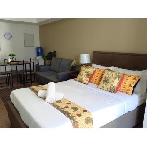 Cozy & Stylish Stay - Abreeza Mall - Pool - WiFi - T2-2312