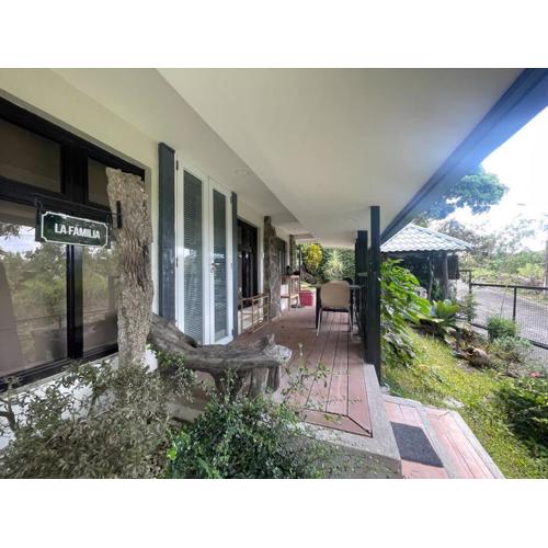 Cozy Suite with Private Bathtub, Kitchen & Parking