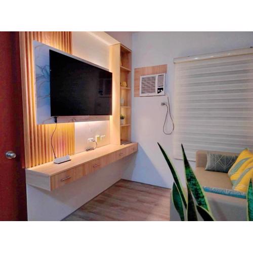 CoZy Suites Bacolod OneBedRoomSuite for FourPax