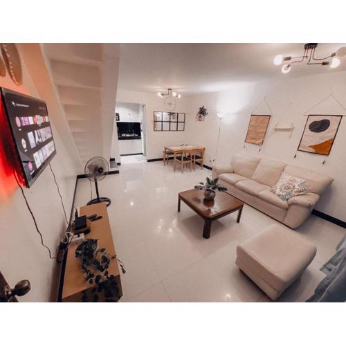 Cozy Themed 2BR TownHouse - near Clark Airport - TRP1