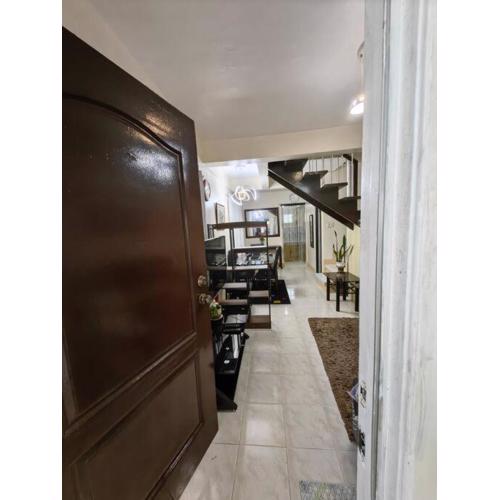 Cozy Townhouse own parking Wi-Fi