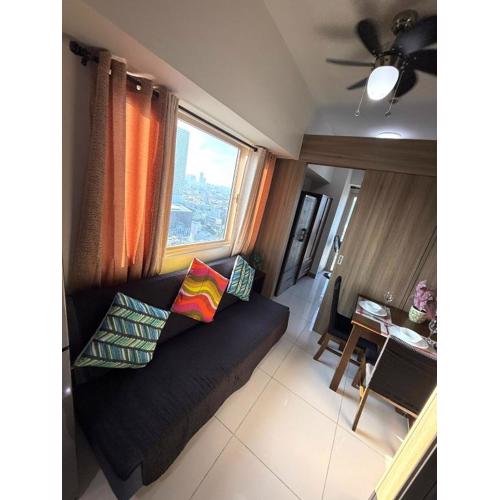 Cozy Two Bedroom Family Suites at Coast Residences near PICC, WTC & MOA