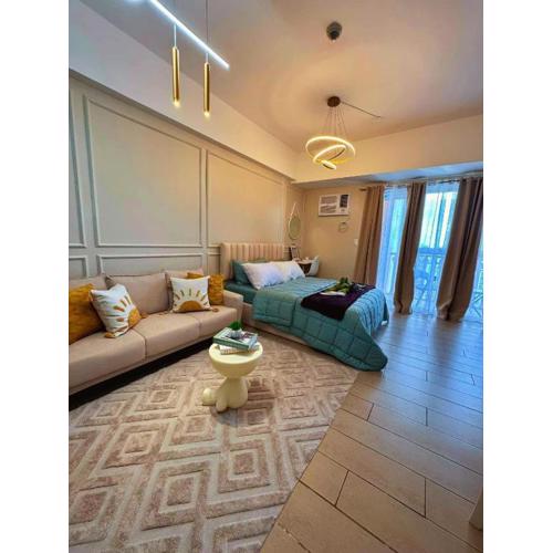 Cozy Unit near Venice Grand Canal Mall McKinley Hill Taguig