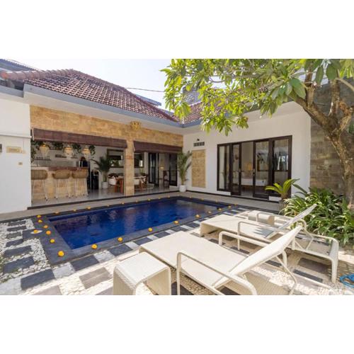 Cozy villa 2bdr in Seminyak , pool,800m beach