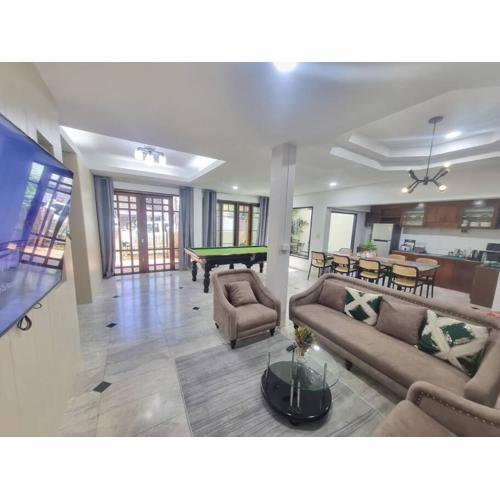 Cozy Villa 4 Bedrooms Patong,7mins. walk beach/10mns.Bangla Rd