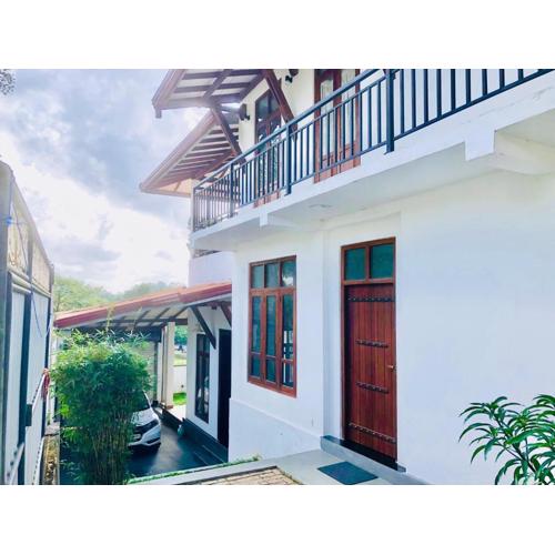 Cozy Villa-Modern 3 Bedroom villa with panoramic view and ample private parking