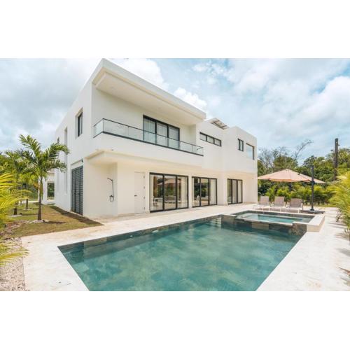 Cozy villa with private pool in Punta Cana Village