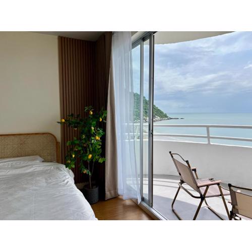 Crabzilla Scenic Mountain Beach Home