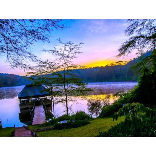 Crater Lake Tented Camp And Game Sanctuary