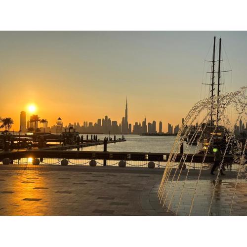 Creek Harbour retreat: Luxurious 2-BR apartment