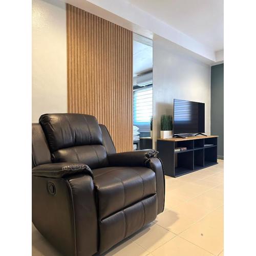 CRIB 217 SUBIC BAY - Mediterranean Condo with Unlimited Massage