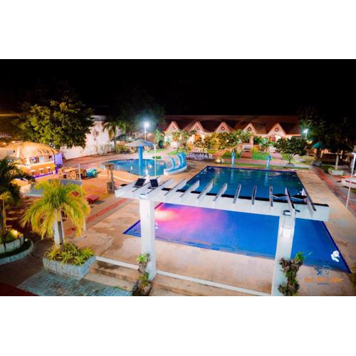 Cris Del Mar Resort