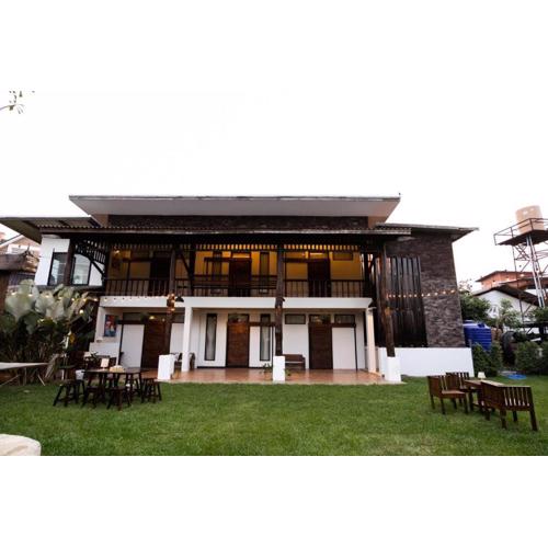 croissant hotel and cafe